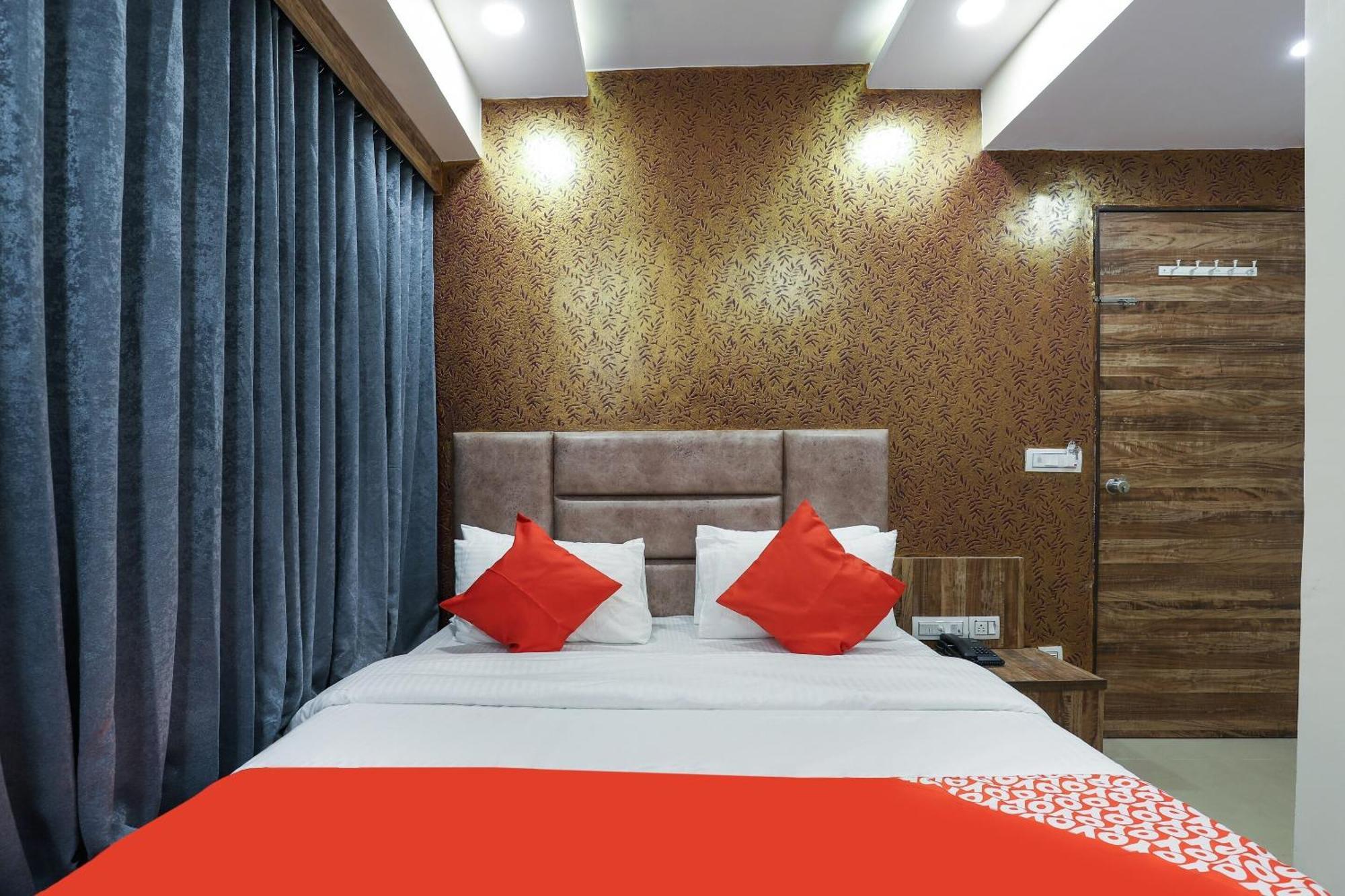 Hotel O Dream Stay Sarkhej エクステリア 写真