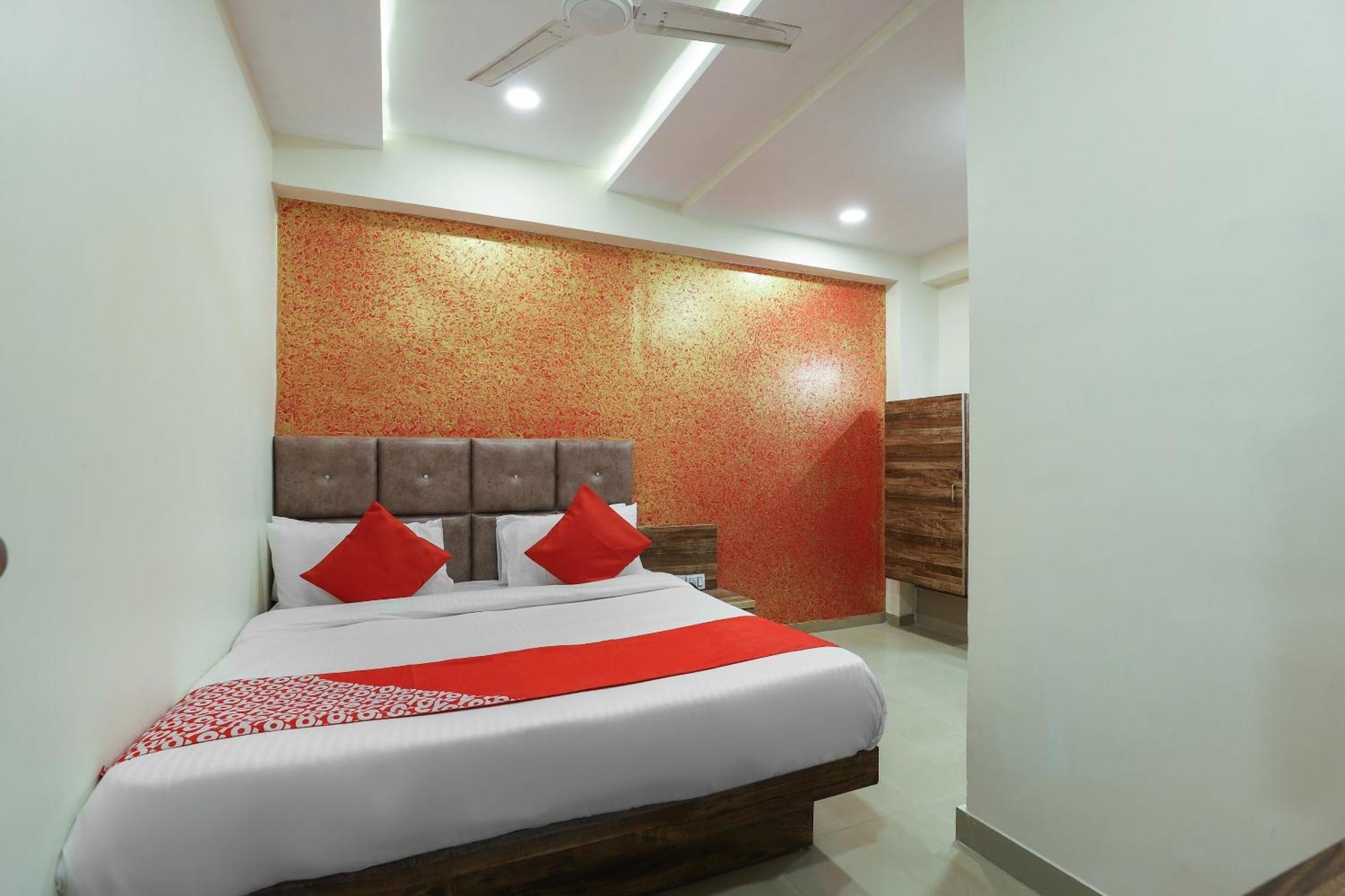 Hotel O Dream Stay Sarkhej エクステリア 写真