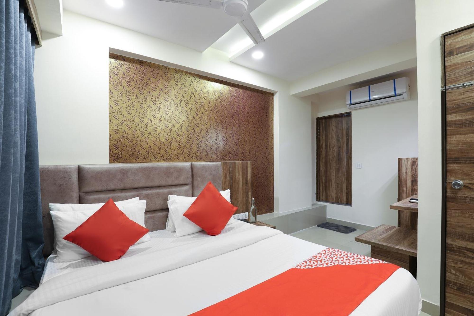 Hotel O Dream Stay Sarkhej エクステリア 写真