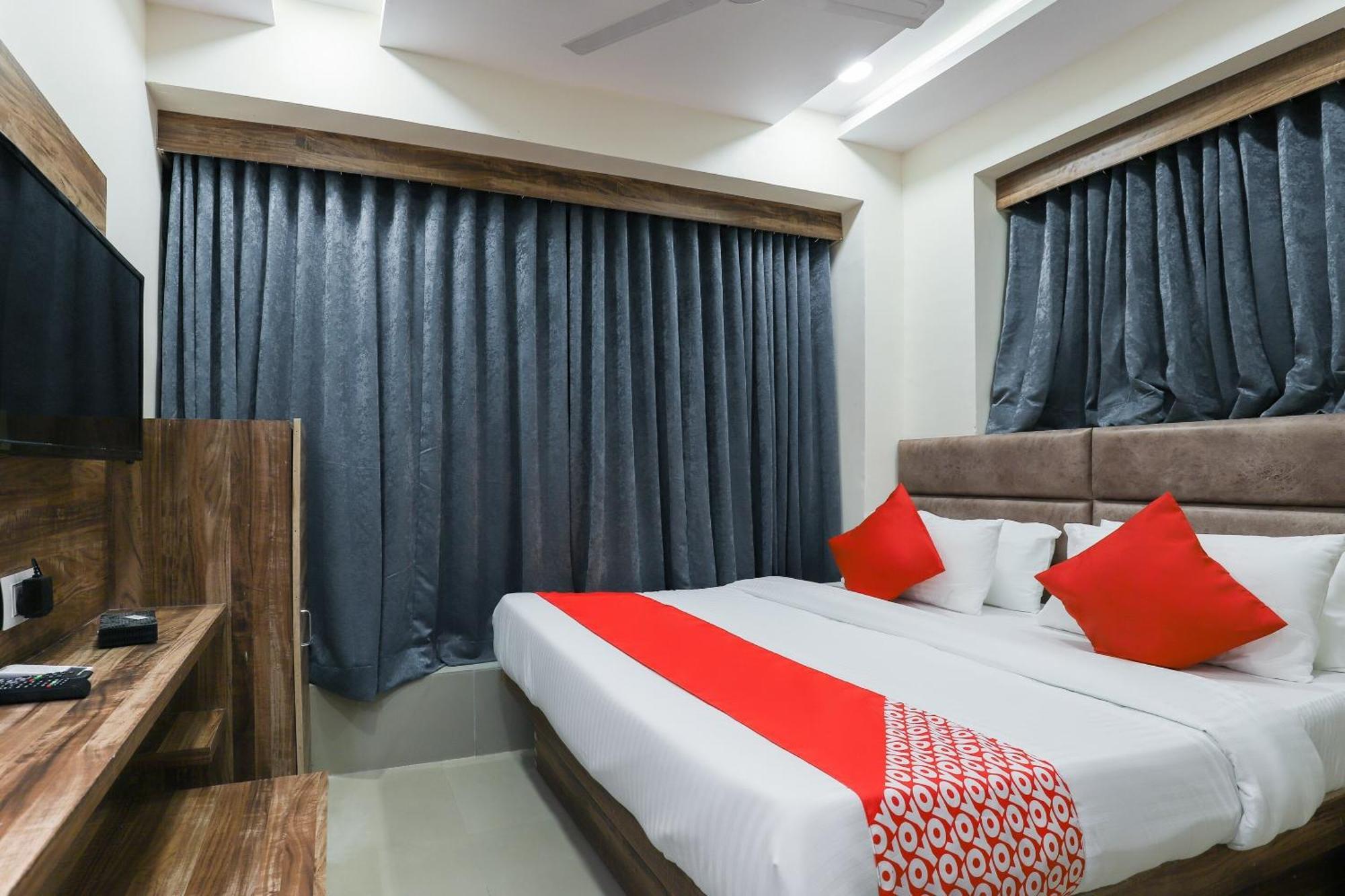 Hotel O Dream Stay Sarkhej エクステリア 写真