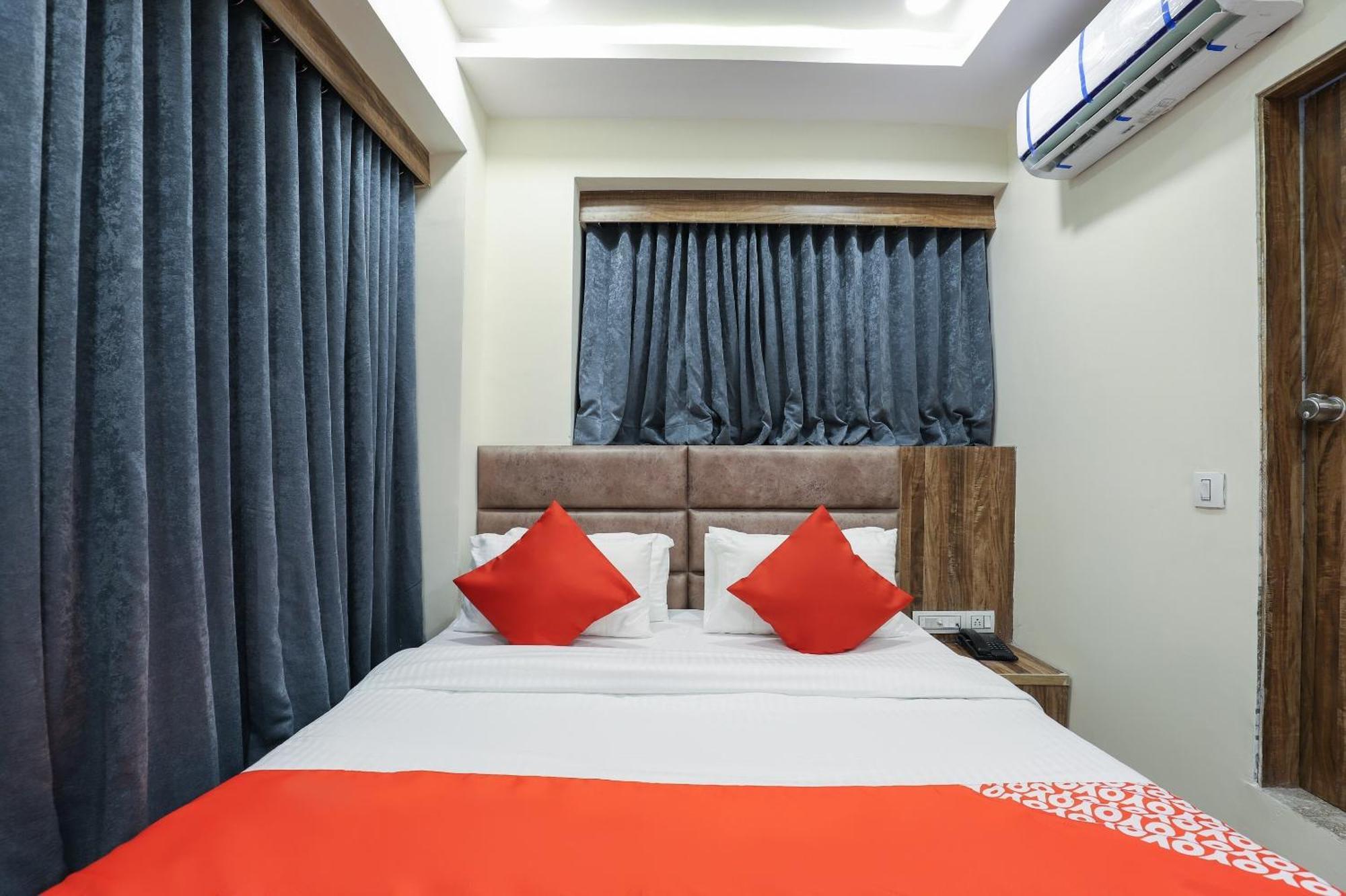 Hotel O Dream Stay Sarkhej エクステリア 写真